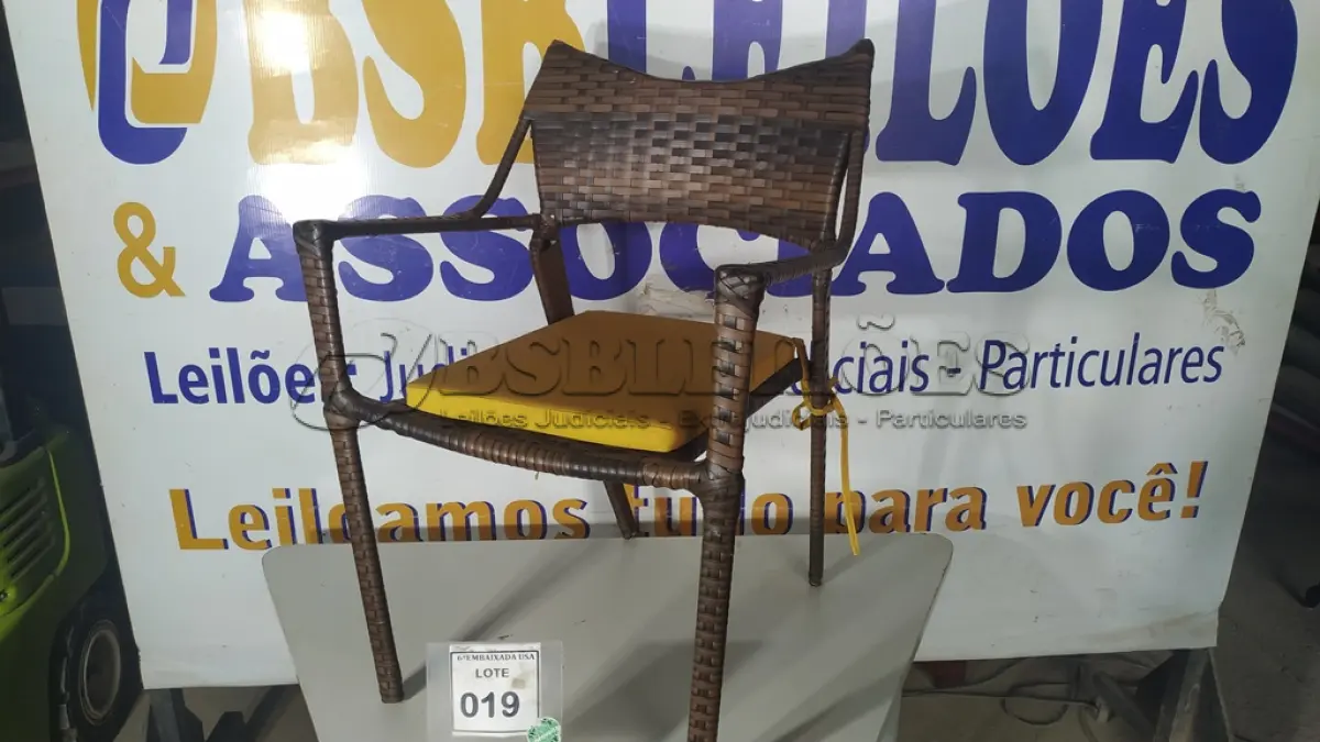 LOTE 019 - 01 CADEIRA DE JARDIM. (NO ESTADO EM QUE SE ENCONTRA. SUJEITO A AVARIAS OCULTAS/VISÍVEIS.)BJ7397P