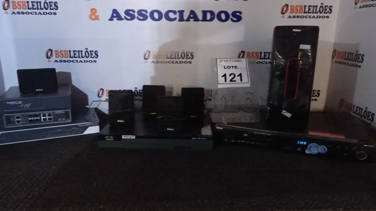 LOTE 121 - 01  HOME THEATER COM 06 CAIXAS MARCA PHILCO, 03 ROTEADORES E 01 SWITCH. (NO ESTADO) ATENÇÃO! FAZER A VISITAÇÃO ANTES DE ARREMATAR, NÃO SABEMOS SE FUNCIONA, LEILÃO NÃO TEM GARANTIA E NEM DEVOLUÇÃO, SUJEITO A POSSÍVEIS AVARIAS VISÍVEIS/OCULTAS E/OU AUSÊNCIA DE COMPONENTES.