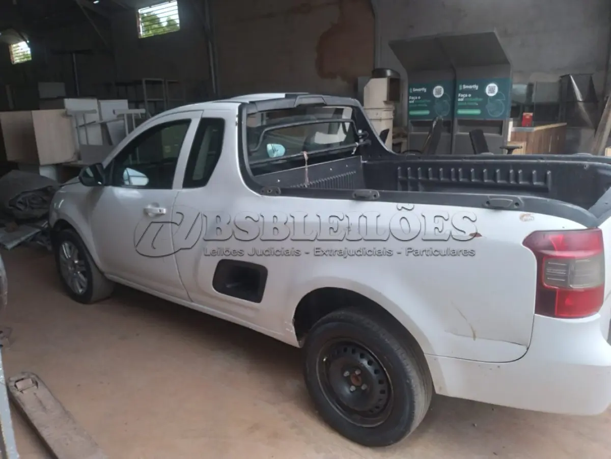 LOTE 341 - 01 CAMINHONETE CHEVROLET/MONTANA SPORT ALCOOL/GASOLINA, ANO 2011/2012 NA COR BRANCA. (OBS: APROXIMADAMENTE R$ 10.000,00 DE DÉBITO. (NO ESTADO)