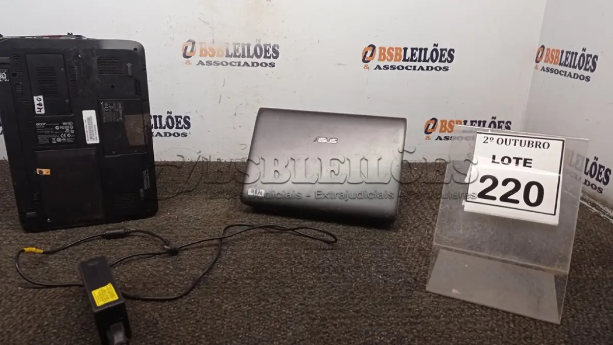LOTE 220 - 02 NETBOOKS MARCAS ACER E ASUS COM 01 CARREGADOR. (NO ESTADO) ATENÇÃO! FAZER A VISITAÇÃO ANTES DE ARREMATAR, NÃO SABEMOS SE FUNCIONA, LEILÃO NÃO TEM GARANTIA E NEM DEVOLUÇÃO, SUJEITO A POSSÍVEIS AVARIAS VISÍVEIS/OCULTAS E/OU AUSÊNCIA DE COMPONENTES.