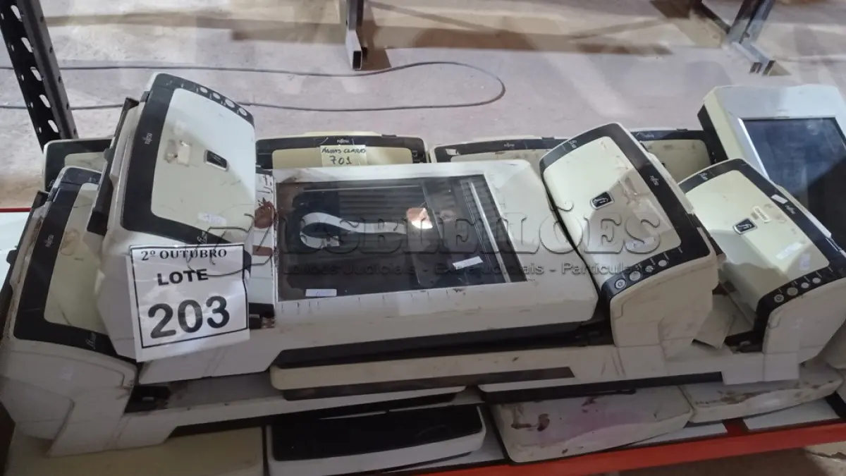 LOTE 203 - 10 SCANNERS MARCA FUJITSU. (NO ESTADO) ATENÇÃO! FAZER A VISITAÇÃO ANTES DE ARREMATAR, NÃO SABEMOS SE FUNCIONA, LEILÃO NÃO TEM GARANTIA E NEM DEVOLUÇÃO, SUJEITO A POSSÍVEIS AVARIAS VISÍVEIS/OCULTAS E/OU AUSÊNCIA DE COMPONENTES.