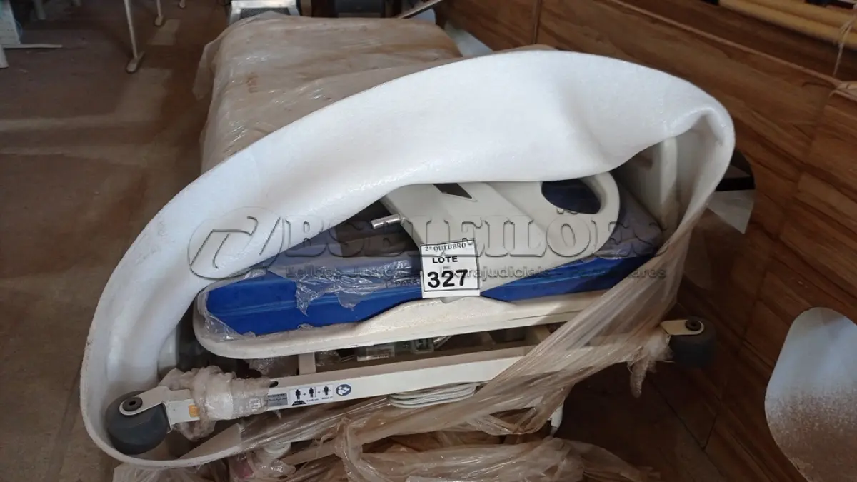 LOTE 327 - 01 CAMA HOSPITALAR (NOVA). (NO ESTADO) ATENÇÃO! FAZER A VISITAÇÃO ANTES DE ARREMATAR, NÃO SABEMOS SE FUNCIONA, LEILÃO NÃO TEM GARANTIA E NEM DEVOLUÇÃO, SUJEITO A POSSÍVEIS AVARIAS VISÍVEIS/OCULTAS E/OU AUSÊNCIA DE COMPONENTES.