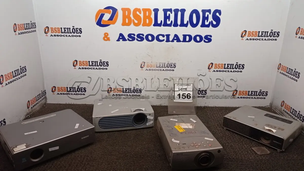 LOTE 156 - 04 PROJETORES DE MARCAS E MODELOS DIVERSOS. (NO ESTADO) ATENÇÃO! FAZER A VISITAÇÃO ANTES DE ARREMATAR, NÃO SABEMOS SE FUNCIONA, LEILÃO NÃO TEM GARANTIA E NEM DEVOLUÇÃO, SUJEITO A POSSÍVEIS AVARIAS VISÍVEIS/OCULTAS E/OU AUSÊNCIA DE COMPONENTES.