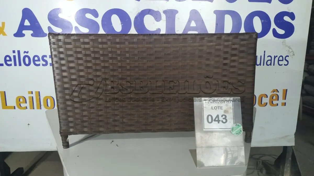 LOTE 043 - 01 MESA DE CENTRO DE JARDIM. (NO ESTADO EM QUE SE ENCONTRA. SUJEITO A AVARIAS OCULTAS/VISÍVEIS.) BH1653T