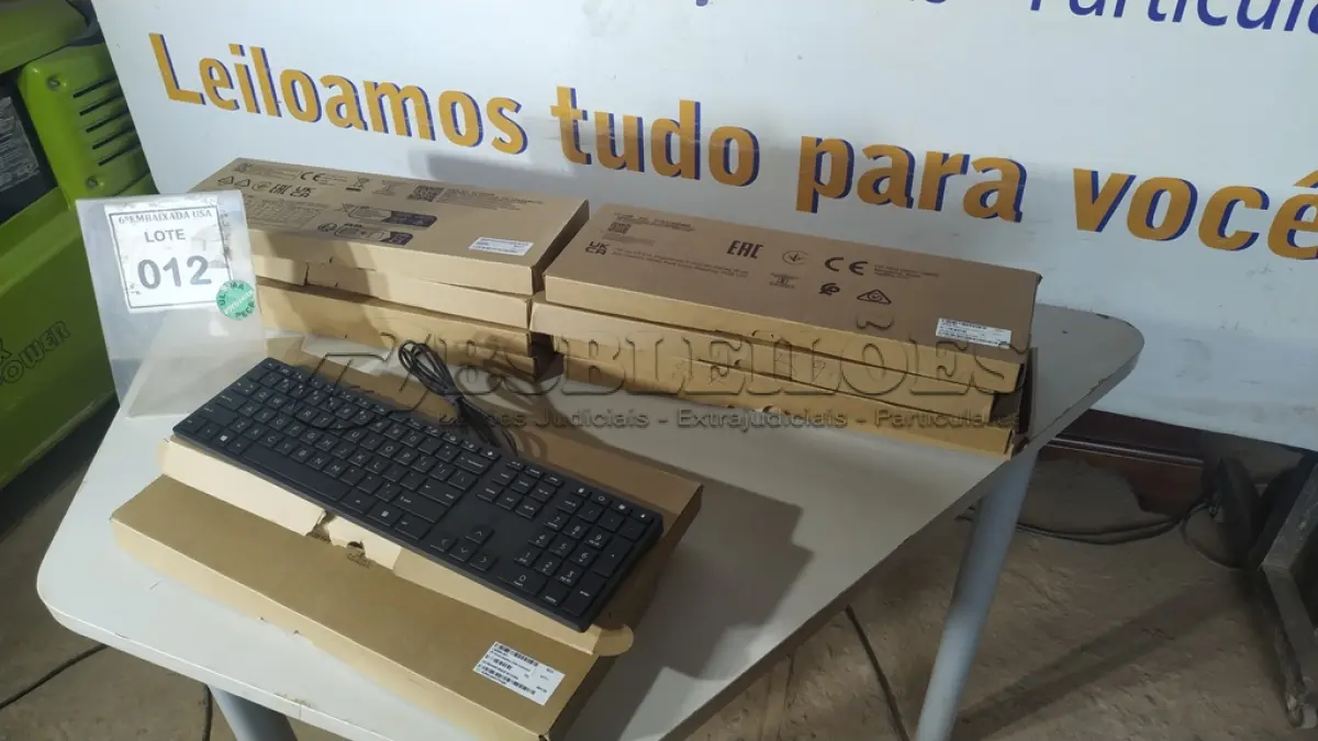 LOTE 012 - 10 TECLADOS DE COMPUTADOR. (NO ESTADO EM QUE SE ENCONTRA. SUJEITO A AVARIAS OCULTAS/VISÍVEIS.)