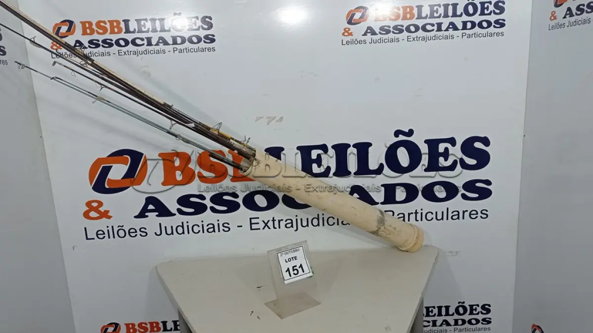 LOTE 151 - 01 LOTE COM VÁRIAS VARAS DE PESCA. (NO ESTADO) ATENÇÃO! FAZER A VISITAÇÃO ANTES DE ARREMATAR, NÃO SABEMOS SE FUNCIONA, LEILÃO NÃO TEM GARANTIA E NEM DEVOLUÇÃO, SUJEITO A POSSÍVEIS AVARIAS VISÍVEIS/OCULTAS E/OU AUSÊNCIA DE COMPONENTES.