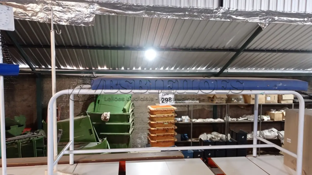 LOTE 298 - 01 MACA, 01 SUPORTE DE SORO E 01 APOIO DE BRAÇO. (NO ESTADO) ATENÇÃO! FAZER A VISITAÇÃO ANTES DE ARREMATAR, NÃO SABEMOS SE FUNCIONA, LEILÃO NÃO TEM GARANTIA E NEM DEVOLUÇÃO, SUJEITO A POSSÍVEIS AVARIAS VISÍVEIS/OCULTAS E/OU AUSÊNCIA DE COMPONENTES.