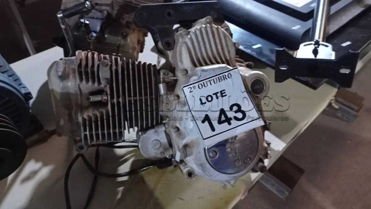 LOTE 143 - 01 MOTOR DE MOTO DAFRA. (NO ESTADO) ATENÇÃO! FAZER A VISITAÇÃO ANTES DE ARREMATAR, NÃO SABEMOS SE FUNCIONA, LEILÃO NÃO TEM GARANTIA E NEM DEVOLUÇÃO, SUJEITO A POSSÍVEIS AVARIAS VISÍVEIS/OCULTAS E/OU AUSÊNCIA DE COMPONENTES.