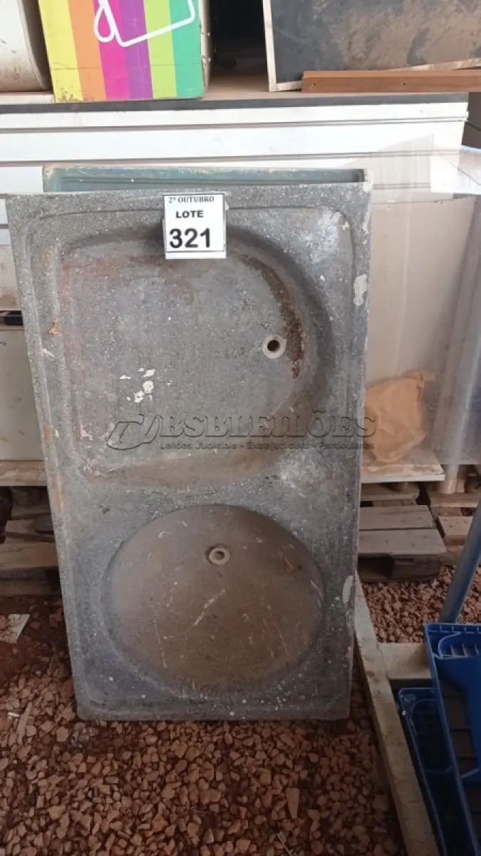 LOTE 321 - 02 TANQUES DE LAVAR. (NO ESTADO) ATENÇÃO! FAZER A VISITAÇÃO ANTES DE ARREMATAR, NÃO SABEMOS SE FUNCIONA, LEILÃO NÃO TEM GARANTIA E NEM DEVOLUÇÃO, SUJEITO A POSSÍVEIS AVARIAS VISÍVEIS/OCULTAS E/OU AUSÊNCIA DE COMPONENTES.
