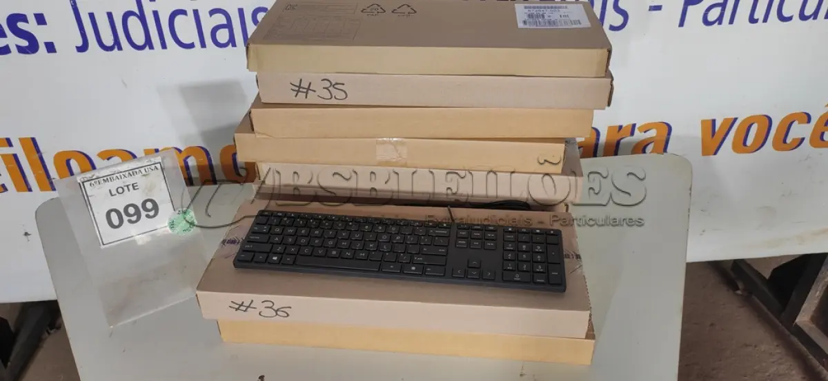 LOTE 099 - 09 TECLADOS DE COMPUTADOR. (NO ESTADO EM QUE SE ENCONTRA. SUJEITO A AVARIAS OCULTAS/VISÍVEIS.)