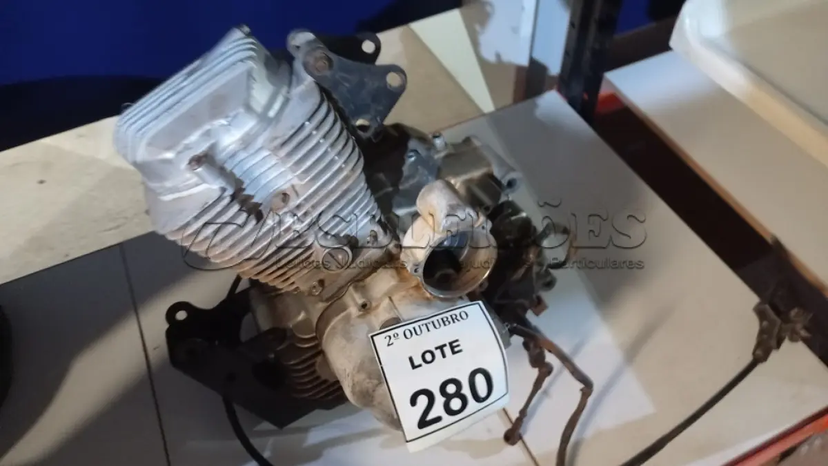 LOTE 280 - 01 MOTOR DE MOTO DAFRA. (NO ESTADO) ATENÇÃO! FAZER A VISITAÇÃO ANTES DE ARREMATAR, NÃO SABEMOS SE FUNCIONA, LEILÃO NÃO TEM GARANTIA E NEM DEVOLUÇÃO, SUJEITO A POSSÍVEIS AVARIAS VISÍVEIS/OCULTAS E/OU AUSÊNCIA DE COMPONENTES.
