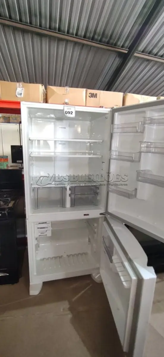 LOTE 092 - 01 GELADEIRA BRASTEMP ATIVE FROST FREE 220 VOLTS. (NO ESTADO EM QUE SE ENCONTRA. SUJEITO A AVARIAS OCULTAS/VISÍVEIS.) BH1505A