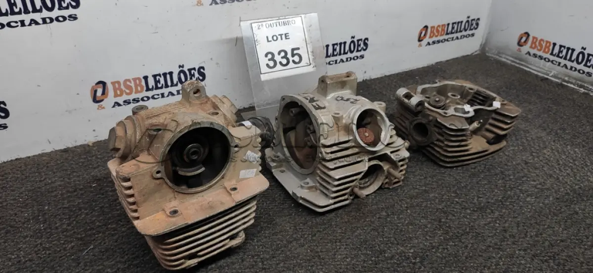 LOTE 335 - 03 CABEÇOTES PARA MOTO DIVERSOS. (NO ESTADO) ATENÇÃO! FAZER A VISITAÇÃO ANTES DE ARREMATAR, NÃO SABEMOS SE FUNCIONA, LEILÃO NÃO TEM GARANTIA E NEM DEVOLUÇÃO, SUJEITO A POSSÍVEIS AVARIAS VISÍVEIS/OCULTAS E/OU AUSÊNCIA DE COMPONENTES.