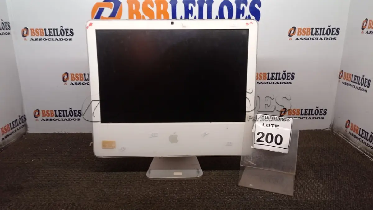 LOTE 200 - 01 IMAC APPLE. (NO ESTADO) ATENÇÃO! FAZER A VISITAÇÃO ANTES DE ARREMATAR, NÃO SABEMOS SE FUNCIONA, LEILÃO NÃO TEM GARANTIA E NEM DEVOLUÇÃO, SUJEITO A POSSÍVEIS AVARIAS VISÍVEIS/OCULTAS E/OU AUSÊNCIA DE COMPONENTES.