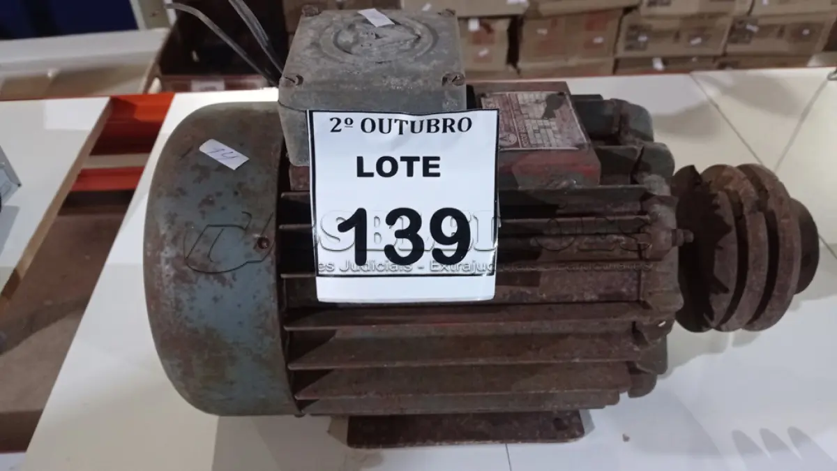 LOTE 139 - 01 MOTOR ELÉTRICO MARCA ARNO DE 4CV. (NO ESTADO) ATENÇÃO! FAZER A VISITAÇÃO ANTES DE ARREMATAR, NÃO SABEMOS SE FUNCIONA, LEILÃO NÃO TEM GARANTIA E NEM DEVOLUÇÃO, SUJEITO A POSSÍVEIS AVARIAS VISÍVEIS/OCULTAS E/OU AUSÊNCIA DE COMPONENTES.