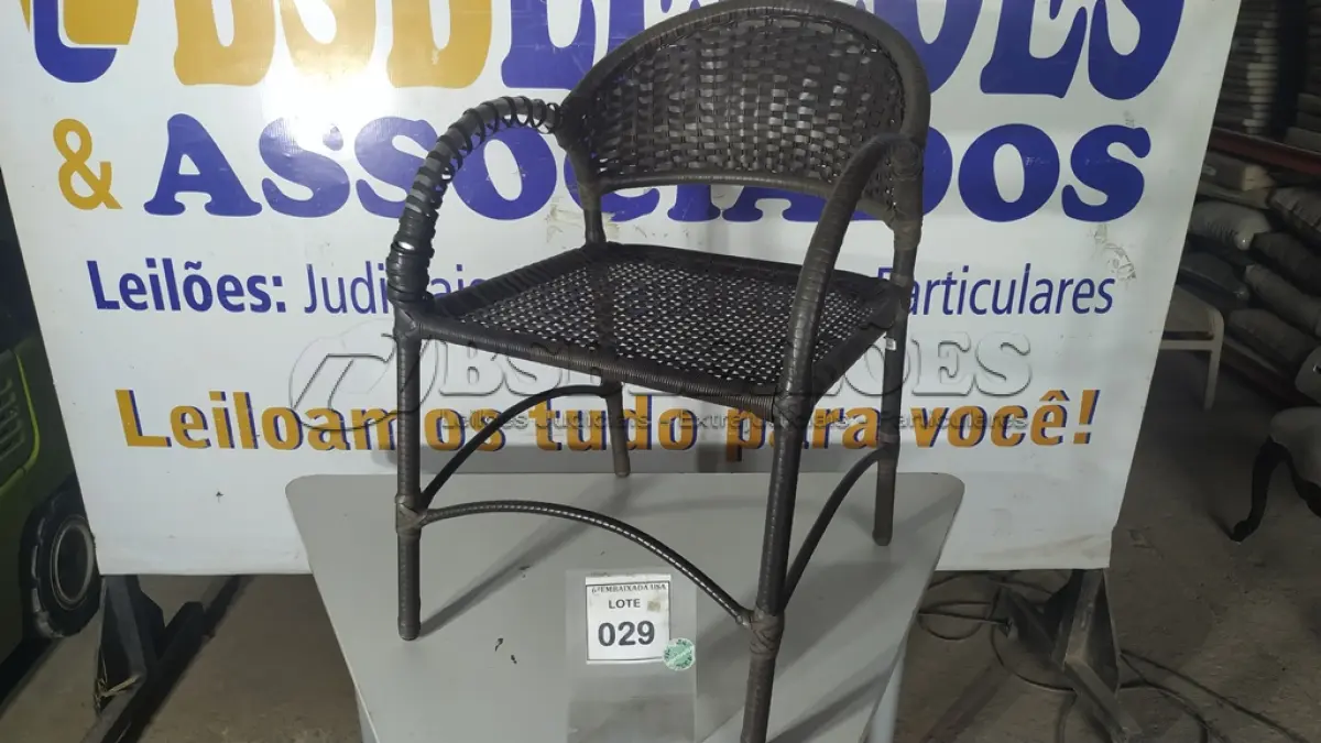 LOTE 029 - 01 CADEIRA DE JARDIM. (NO ESTADO EM QUE SE ENCONTRA. SUJEITO A AVARIAS OCULTAS/VISÍVEIS.) BF8488S