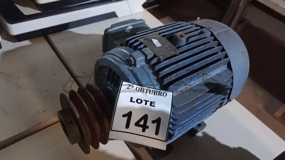 LOTE 141 - 01 MOTOR ELÉTRICO MARCA WEG DE 7, CV. (NO ESTADO) ATENÇÃO! FAZER A VISITAÇÃO ANTES DE ARREMATAR, NÃO SABEMOS SE FUNCIONA, LEILÃO NÃO TEM GARANTIA E NEM DEVOLUÇÃO, SUJEITO A POSSÍVEIS AVARIAS VISÍVEIS/OCULTAS E/OU AUSÊNCIA DE COMPONENTES.