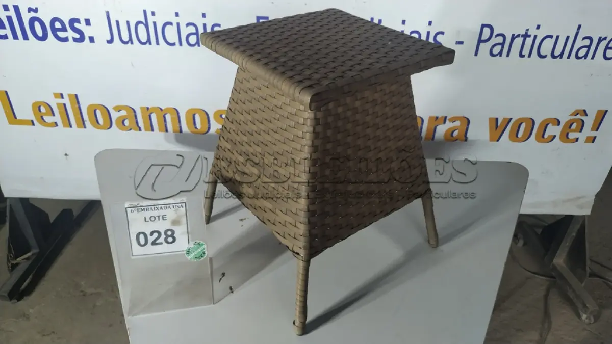 LOTE 028 - 01 MESA DE CANTO DE JARDIM. (NO ESTADO EM QUE SE ENCONTRA. SUJEITO A AVARIAS OCULTAS/VISÍVEIS.) BH1533R