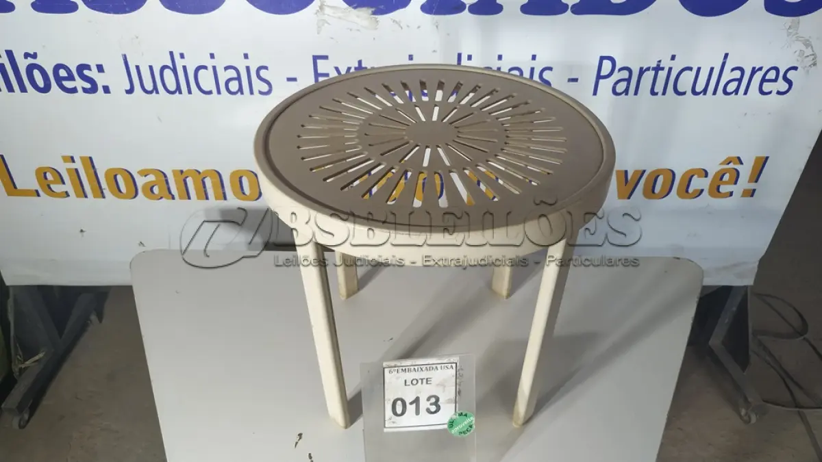 LOTE 013 - 01 MESA DE JARDIM. (NO ESTADO EM QUE SE ENCONTRA. SUJEITO A AVARIAS OCULTAS/VISÍVEIS.) BF8580M
