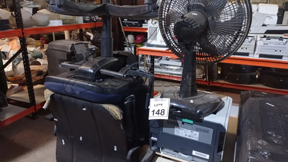 LOTE 148 - 01 IMPRESSORA MARCA HP, 01 VENTILADOR MARCA MONDIAL E 02 CADEIRAS COM RODINHAS. (NO ESTADO) ATENÇÃO! FAZER A VISITAÇÃO ANTES DE ARREMATAR, NÃO SABEMOS SE FUNCIONA, LEILÃO NÃO TEM GARANTIA E NEM DEVOLUÇÃO, SUJEITO A POSSÍVEIS AVARIAS VISÍVEIS/OCULTAS E/OU AUSÊNCIA DE COMPONENTES.
