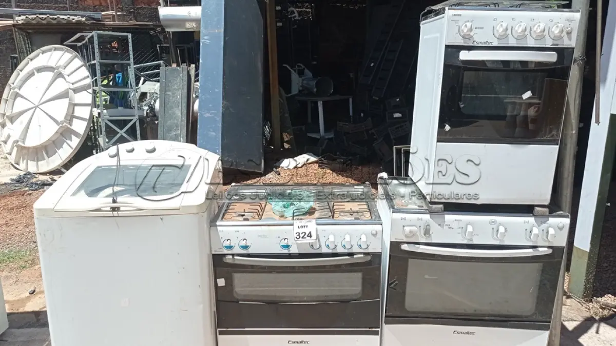 LOTE 324 - 01 MÁQUINA DE LAVAR E 03 FOGÕES DE MARCAS E MODELOS DIVERSOS. (NO ESTADO) ATENÇÃO! FAZER A VISITAÇÃO ANTES DE ARREMATAR, NÃO SABEMOS SE FUNCIONA, LEILÃO NÃO TEM GARANTIA E NEM DEVOLUÇÃO, SUJEITO A POSSÍVEIS AVARIAS VISÍVEIS/OCULTAS E/OU AUSÊNCIA DE COMPONENTES.