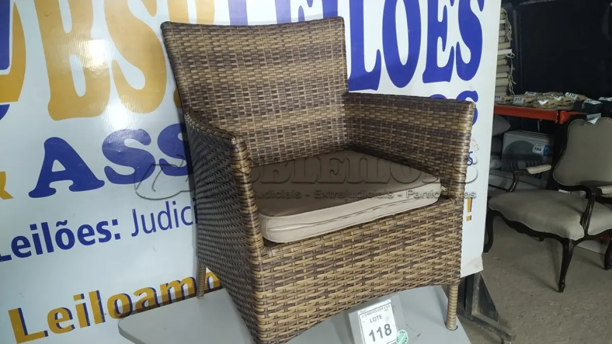 LOTE 118 - 01 CADEIRA DE JARDIM. (NO ESTADO EM QUE SE ENCONTRA. SUJEITO A AVARIAS OCULTAS/VISÍVEIS.) BF8659Y