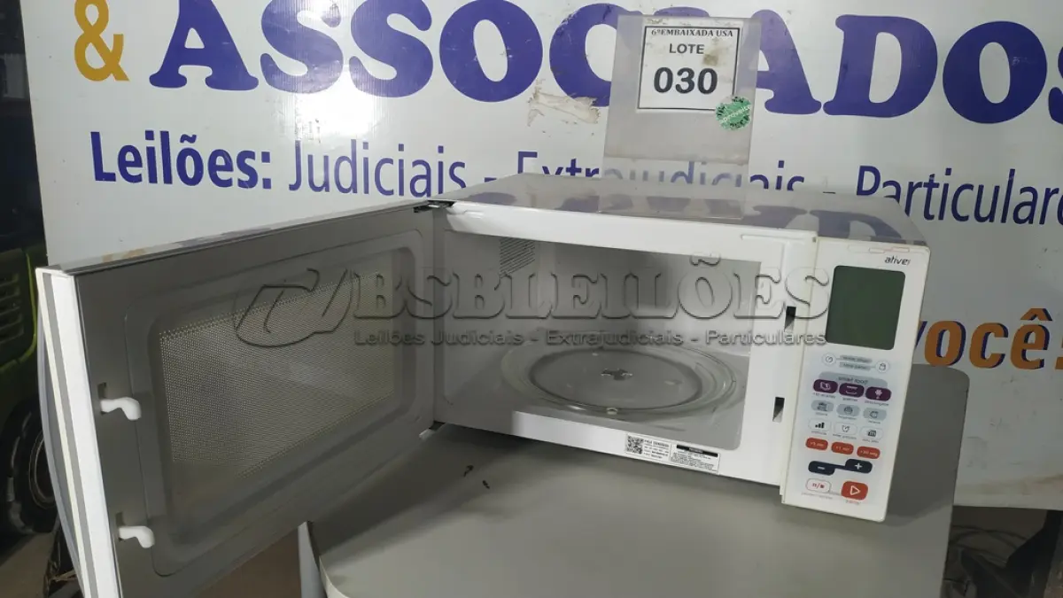LOTE 030 - 01 MICRO-ONDAS BRASTEMP 127VOLTS.. (NO ESTADO EM QUE SE ENCONTRA. SUJEITO A AVARIAS OCULTAS/VISÍVEIS.) BF8463G