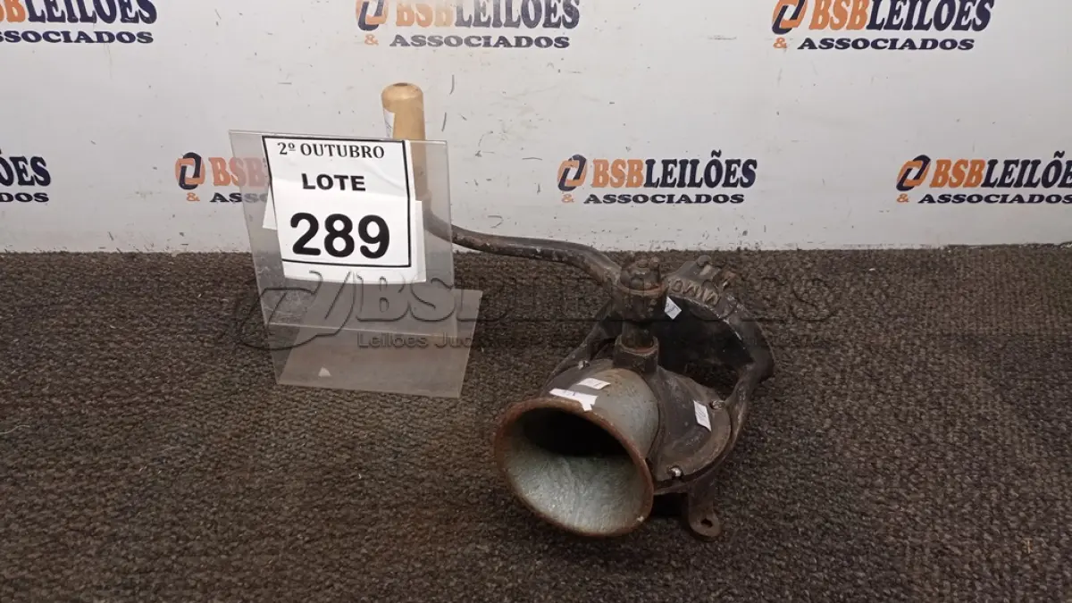 LOTE 289 - 01 MOEDOR DE GRÃOS. (NO ESTADO) ATENÇÃO! FAZER A VISITAÇÃO ANTES DE ARREMATAR, NÃO SABEMOS SE FUNCIONA, LEILÃO NÃO TEM GARANTIA E NEM DEVOLUÇÃO, SUJEITO A POSSÍVEIS AVARIAS VISÍVEIS/OCULTAS E/OU AUSÊNCIA DE COMPONENTES.
