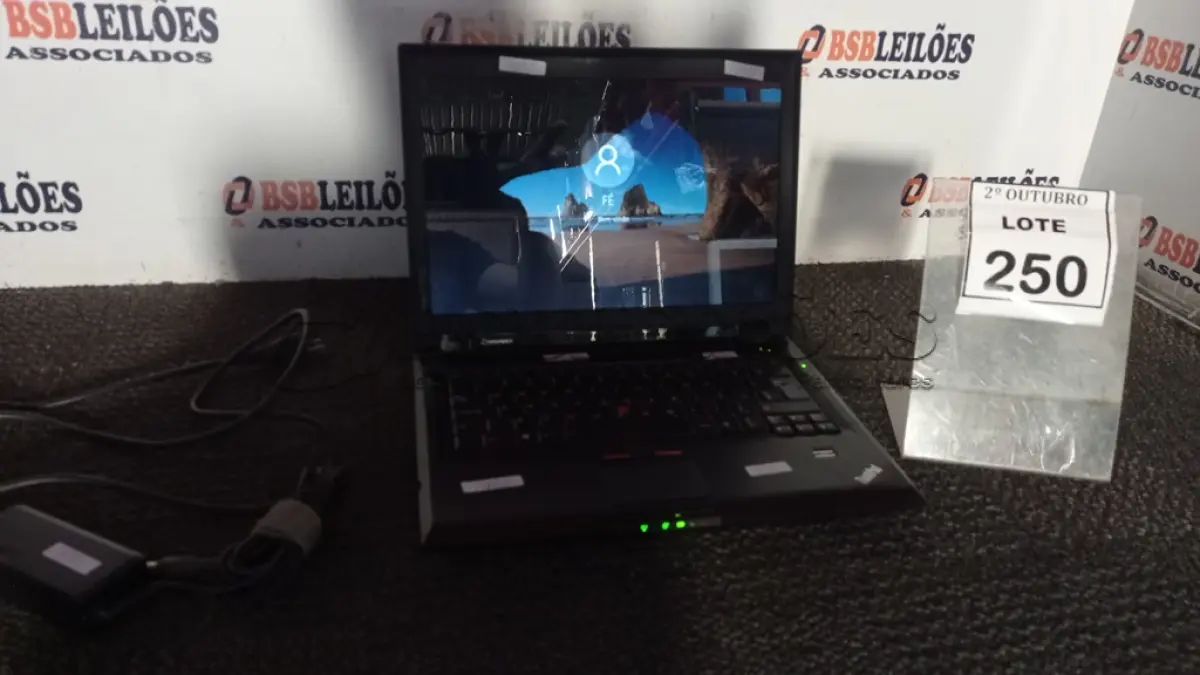 LOTE 250 - 01 NOTEBOOK MARCA LENOVO THINKPAD COM CARREGADOR. (NO ESTADO) ATENÇÃO! FAZER A VISITAÇÃO ANTES DE ARREMATAR, NÃO SABEMOS SE FUNCIONA, LEILÃO NÃO TEM GARANTIA E NEM DEVOLUÇÃO, SUJEITO A POSSÍVEIS AVARIAS VISÍVEIS/OCULTAS E/OU AUSÊNCIA DE COMPONENTES.