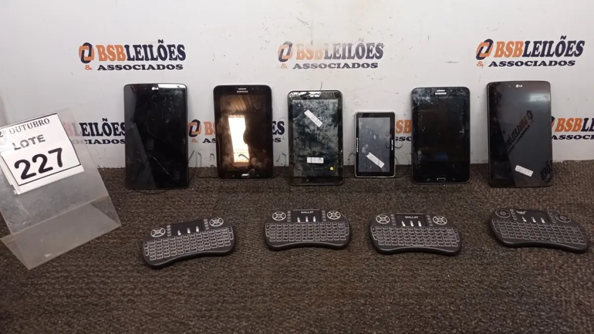 LOTE 227 - 01 GPS MULTILASER, 04 MINIS TECLADO SEM FIO E 05 TABLETS DE MARCAS E MODELOS DIVERSOS. (NO ESTADO) ATENÇÃO! FAZER A VISITAÇÃO ANTES DE ARREMATAR, NÃO SABEMOS SE FUNCIONA, LEILÃO NÃO TEM GARANTIA E NEM DEVOLUÇÃO, SUJEITO A POSSÍVEIS AVARIAS VISÍVEIS/OCULTAS E/OU AUSÊNCIA DE COMPONENTES.