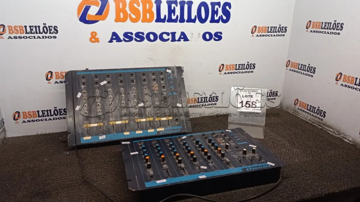 LOTE 158 - 02 MESAS DE SOM MARCA ONEAL. (NO ESTADO) ATENÇÃO! FAZER A VISITAÇÃO ANTES DE ARREMATAR, NÃO SABEMOS SE FUNCIONA, LEILÃO NÃO TEM GARANTIA E NEM DEVOLUÇÃO, SUJEITO A POSSÍVEIS AVARIAS VISÍVEIS/OCULTAS E/OU AUSÊNCIA DE COMPONENTES.