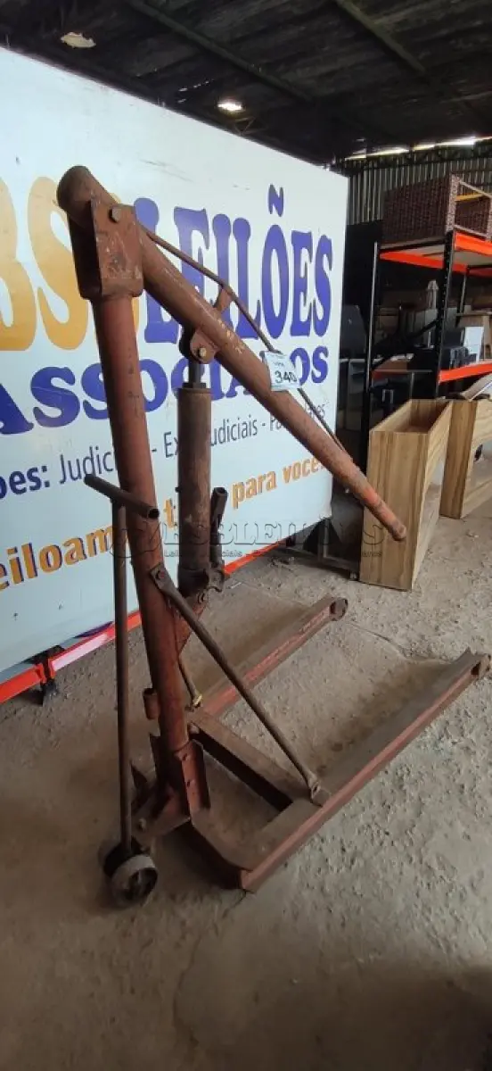 LOTE 340 - 01 GIRAFINHA. (NO ESTADO) ATENÇÃO! FAZER A VISITAÇÃO ANTES DE ARREMATAR, NÃO SABEMOS SE FUNCIONA, LEILÃO NÃO TEM GARANTIA E NEM DEVOLUÇÃO, SUJEITO A POSSÍVEIS AVARIAS VISÍVEIS/OCULTAS E/OU AUSÊNCIA DE COMPONENTES.