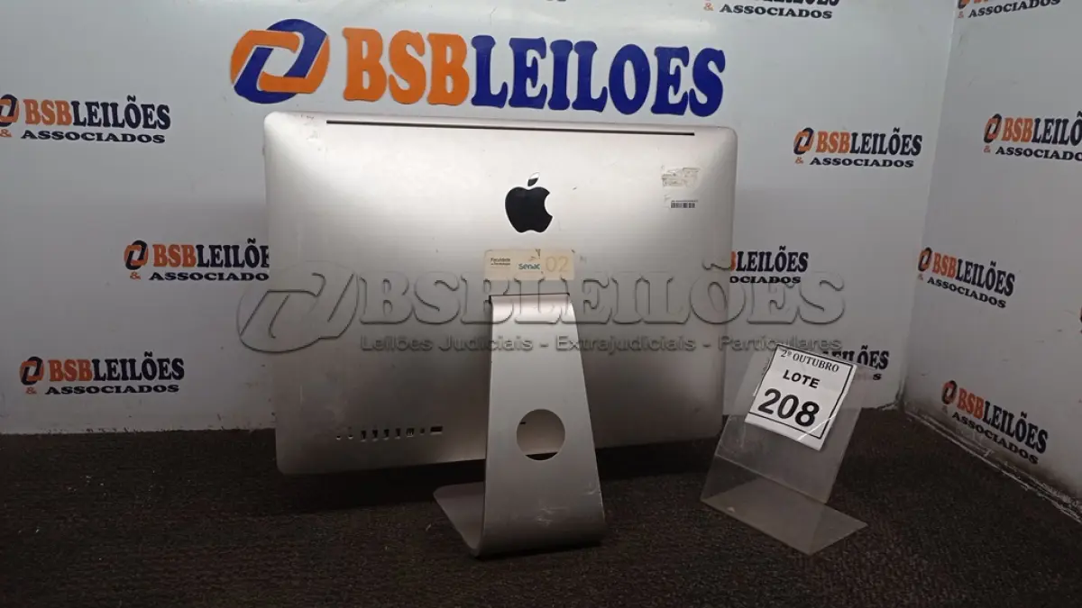 LOTE 208 - 01 IMAC APPLE. (NO ESTADO) ATENÇÃO! FAZER A VISITAÇÃO ANTES DE ARREMATAR, NÃO SABEMOS SE FUNCIONA, LEILÃO NÃO TEM GARANTIA E NEM DEVOLUÇÃO, SUJEITO A POSSÍVEIS AVARIAS VISÍVEIS/OCULTAS E/OU AUSÊNCIA DE COMPONENTES.