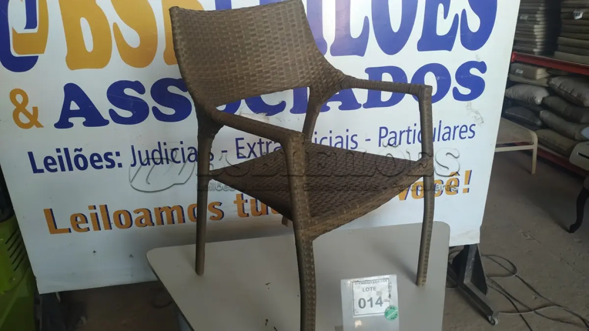 LOTE 014 - 01 CADEIRA DE JARDIM. (NO ESTADO EM QUE SE ENCONTRA. SUJEITO A AVARIAS OCULTAS/VISÍVEIS.) BH1532F