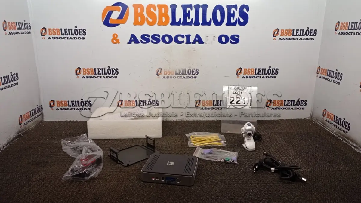 LOTE 221 - 01 MINI CPU COM CABOS WEB CAM. (NO ESTADO) ATENÇÃO! FAZER A VISITAÇÃO ANTES DE ARREMATAR, NÃO SABEMOS SE FUNCIONA, LEILÃO NÃO TEM GARANTIA E NEM DEVOLUÇÃO, SUJEITO A POSSÍVEIS AVARIAS VISÍVEIS/OCULTAS E/OU AUSÊNCIA DE COMPONENTES.