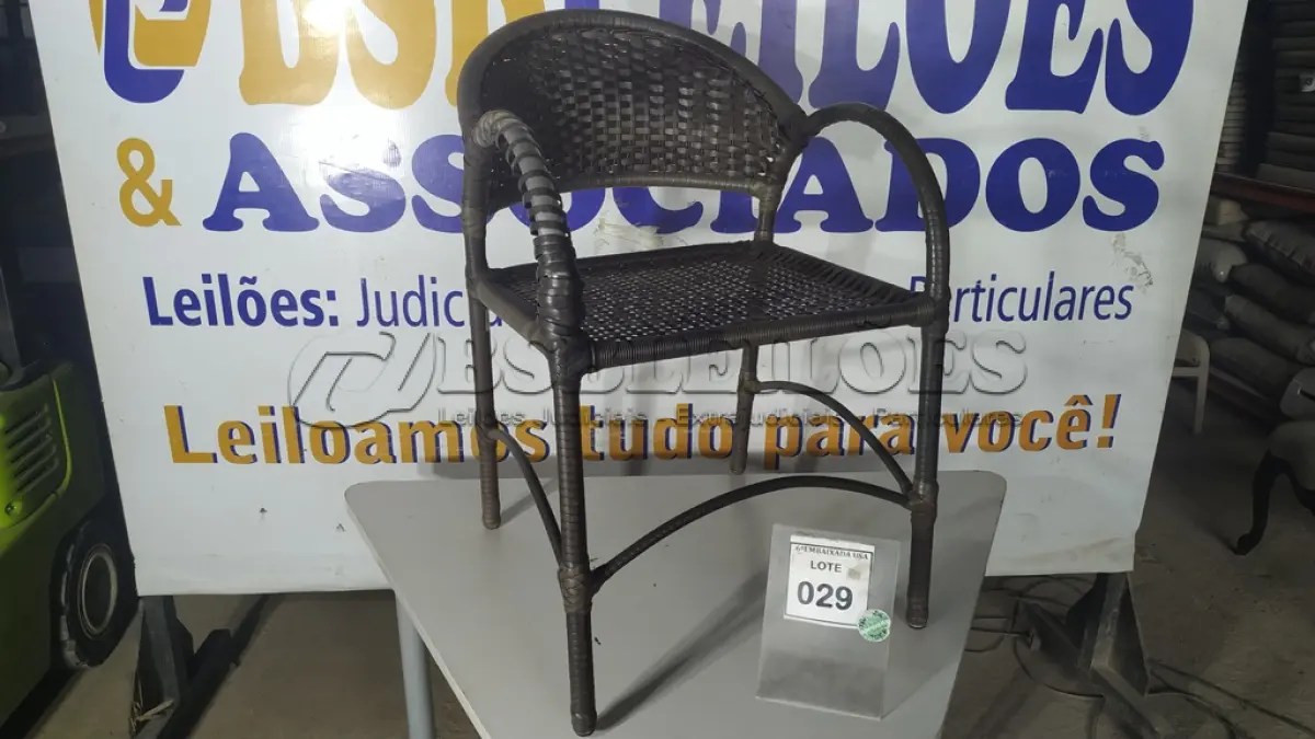 LOTE 029 - 01 CADEIRA DE JARDIM. (NO ESTADO EM QUE SE ENCONTRA. SUJEITO A AVARIAS OCULTAS/VISÍVEIS.) BF8488S