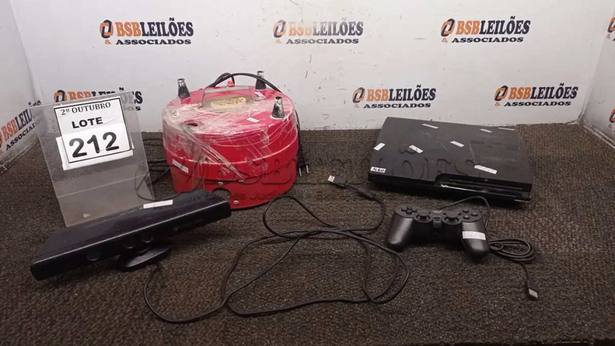 LOTE 212 - 01 PLAY STATIOS 3, 01 JOYSTICK, 01 KINECT DE XBOX E 01 INFLADOR DE BALÕES. (NO ESTADO) ATENÇÃO! FAZER A VISITAÇÃO ANTES DE ARREMATAR, NÃO SABEMOS SE FUNCIONA, LEILÃO NÃO TEM GARANTIA E NEM DEVOLUÇÃO, SUJEITO A POSSÍVEIS AVARIAS VISÍVEIS/OCULTAS E/OU AUSÊNCIA DE COMPONENTES.