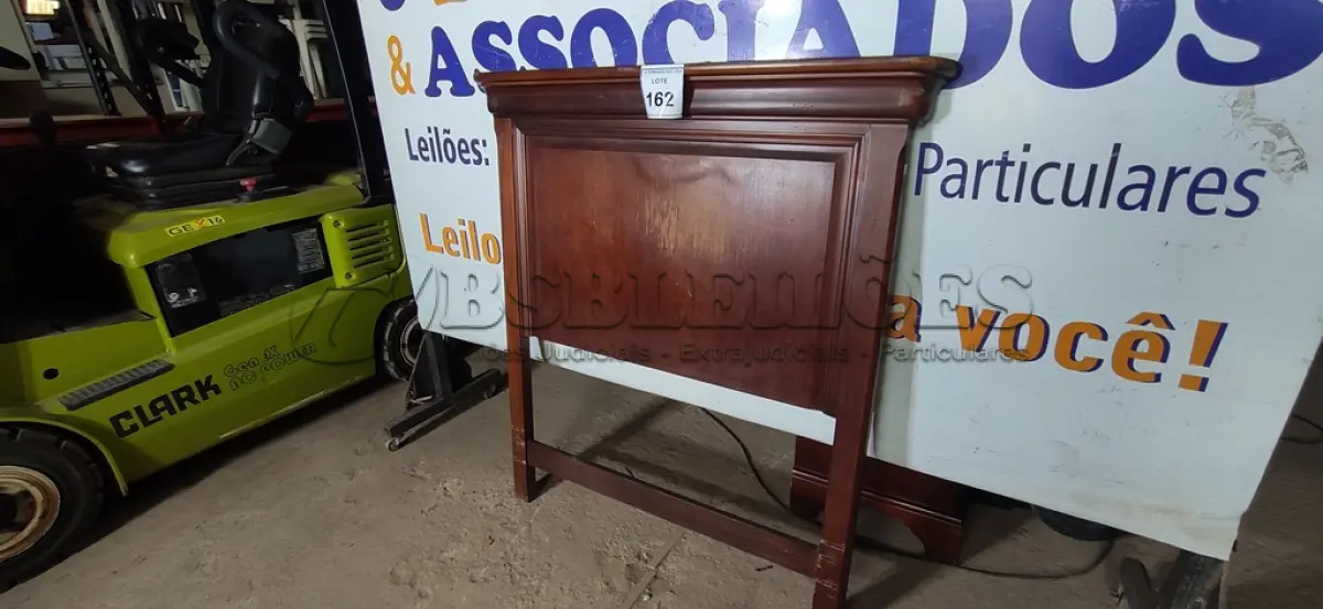LOTE 162 - 01 CABECEIRA DE CAMA. (NO ESTADO EM QUE SE ENCONTRA. SUJEITO A AVARIAS OCULTAS/VISÍVEIS.)  BF8593U