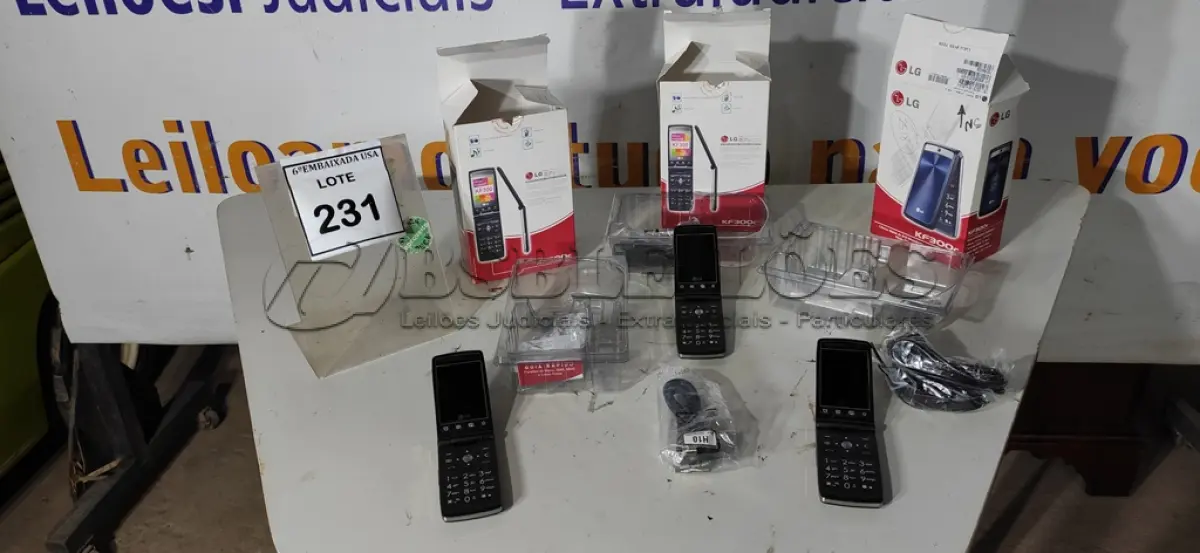 LOTE 231 - 03 LG KF300C BLACK. (NO ESTADO EM QUE SE ENCONTRA. SUJEITO A AVARIAS OCULTAS/VISÍVEIS.) 809BSP6412616, 809BSRK412518, 809BSUF412726