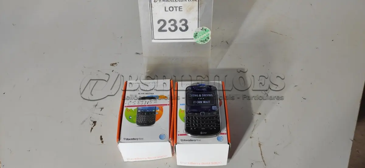 LOTE 233 - 02 BLACKBERRY BOLD 9900. (NO ESTADO EM QUE SE ENCONTRA. SUJEITO A AVARIAS OCULTAS/VISÍVEIS.) CS831144, CS831152