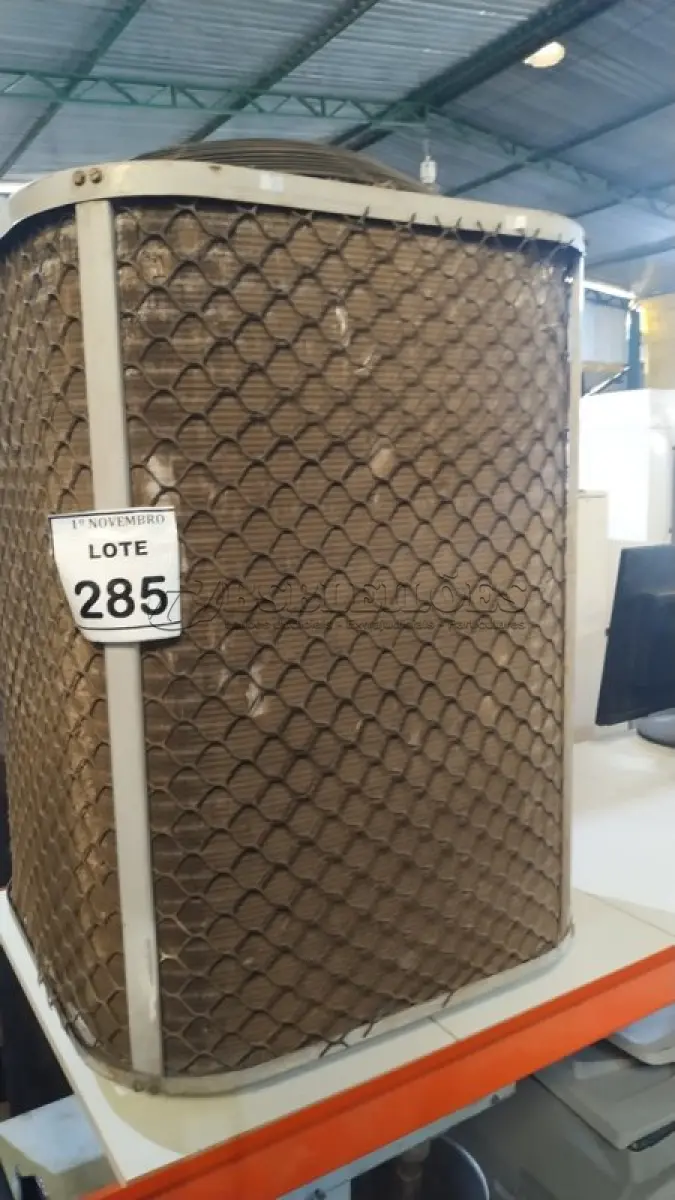 LOTE 285 - 01 CONDENSADORA 36.000 BTUS MARCA CARRIER. (NO ESTADO) ATENÇÃO! FAZER A VISITAÇÃO ANTES DE ARREMATAR, NÃO SABEMOS SE FUNCIONA, LEILÃO NÃO TEM GARANTIA E NEM DEVOLUÇÃO, SUJEITO A POSSÍVEIS AVARIAS VISÍVEIS/OCULTAS E/OU AUSÊNCIA DE COMPONENTES.
