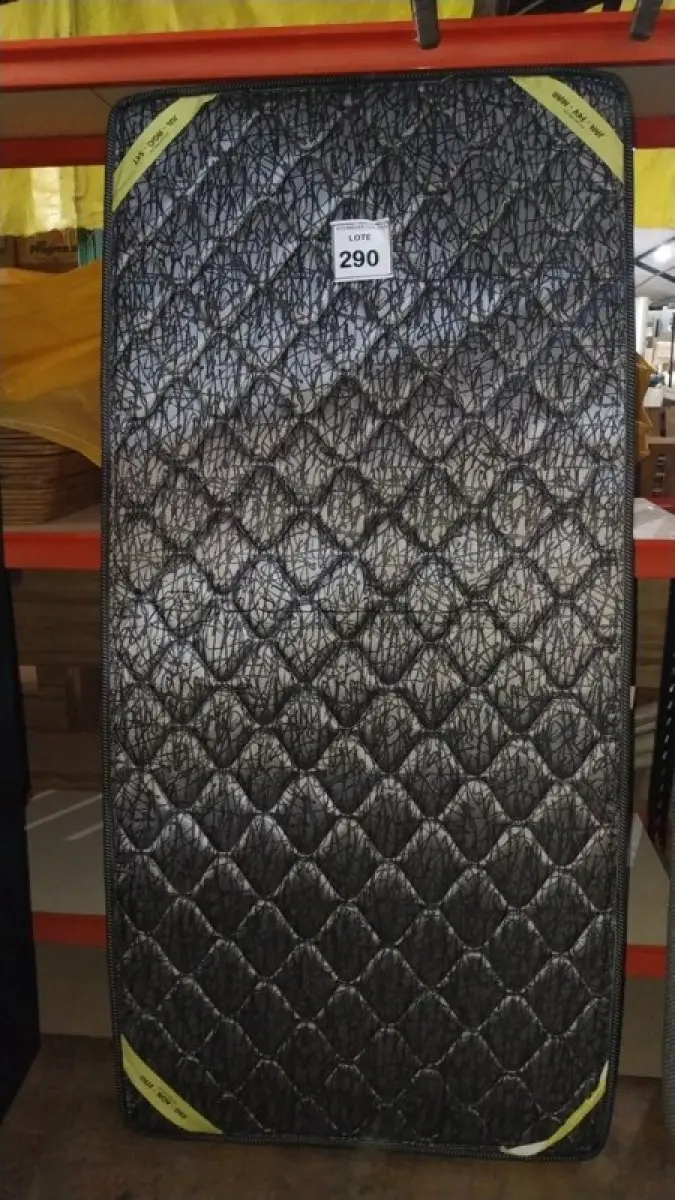 LOTE 290 - 01 COLCHÃO SOLTEIRO 1,88CM X 0,88CM. (NO ESTADO EM QUE SE ENCONTRA. SUJEITO A AVARIAS OCULTAS/VISÍVEIS.) BJ7223R