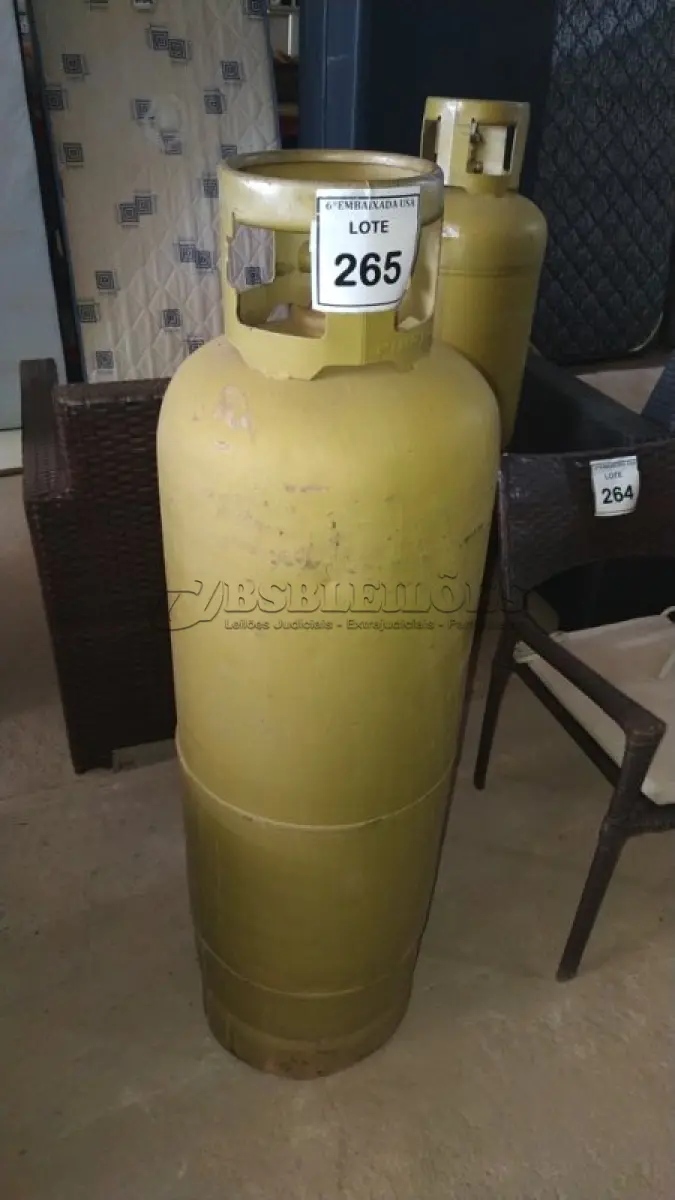 LOTE 265 - 01 BOTIJÃO DE GÁS VAZIO P45. (NO ESTADO EM QUE SE ENCONTRA. SUJEITO A AVARIAS OCULTAS/VISÍVEIS.)