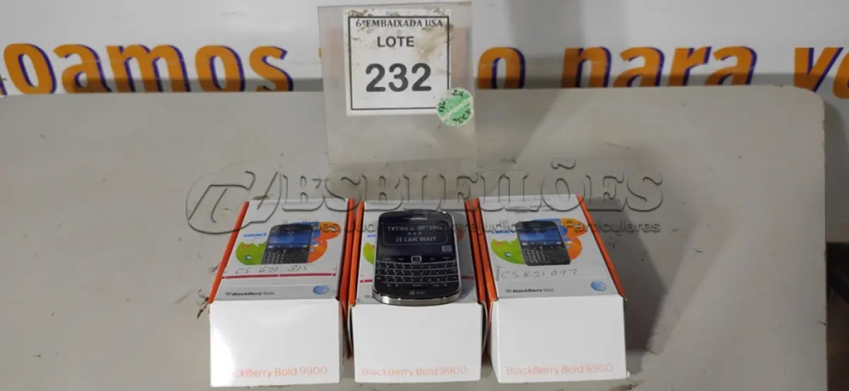 LOTE 232 - 03 BLACKBERRY BOLD 9900. (NO ESTADO EM QUE SE ENCONTRA. SUJEITO A AVARIAS OCULTAS/VISÍVEIS.) CS671308, CS671315, CS831097