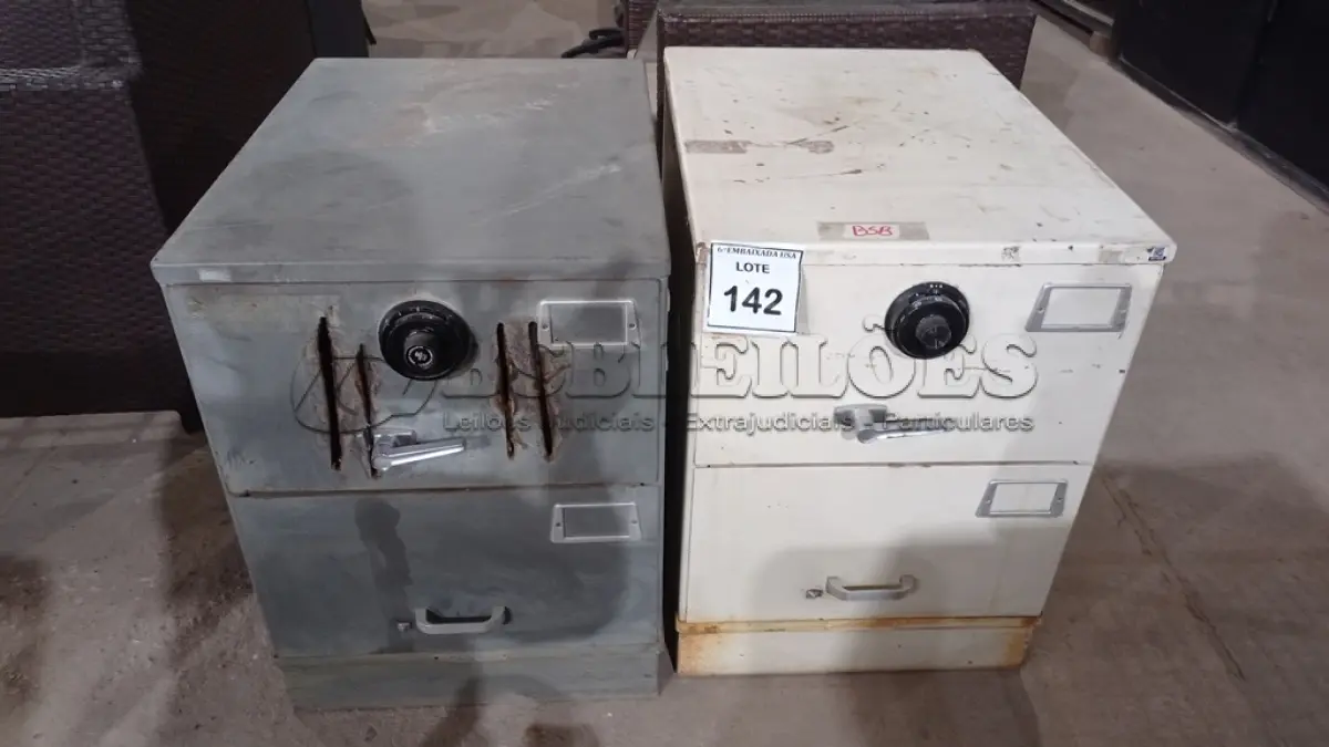 LOTE 142 - 02 COFRES. (NO ESTADO EM QUE SE ENCONTRA. SUJEITO A AVARIAS OCULTAS/VISÍVEIS.)
