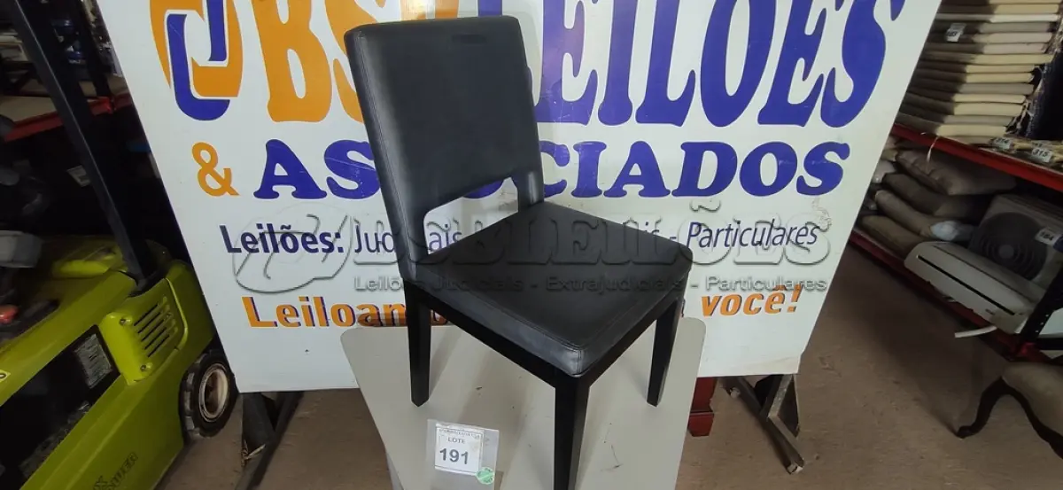 LOTE 191 - 01 CADEIRA DE JANTAR. (NO ESTADO EM QUE SE ENCONTRA. SUJEITO A AVARIAS OCULTAS/VISÍVEIS.) BF8630F