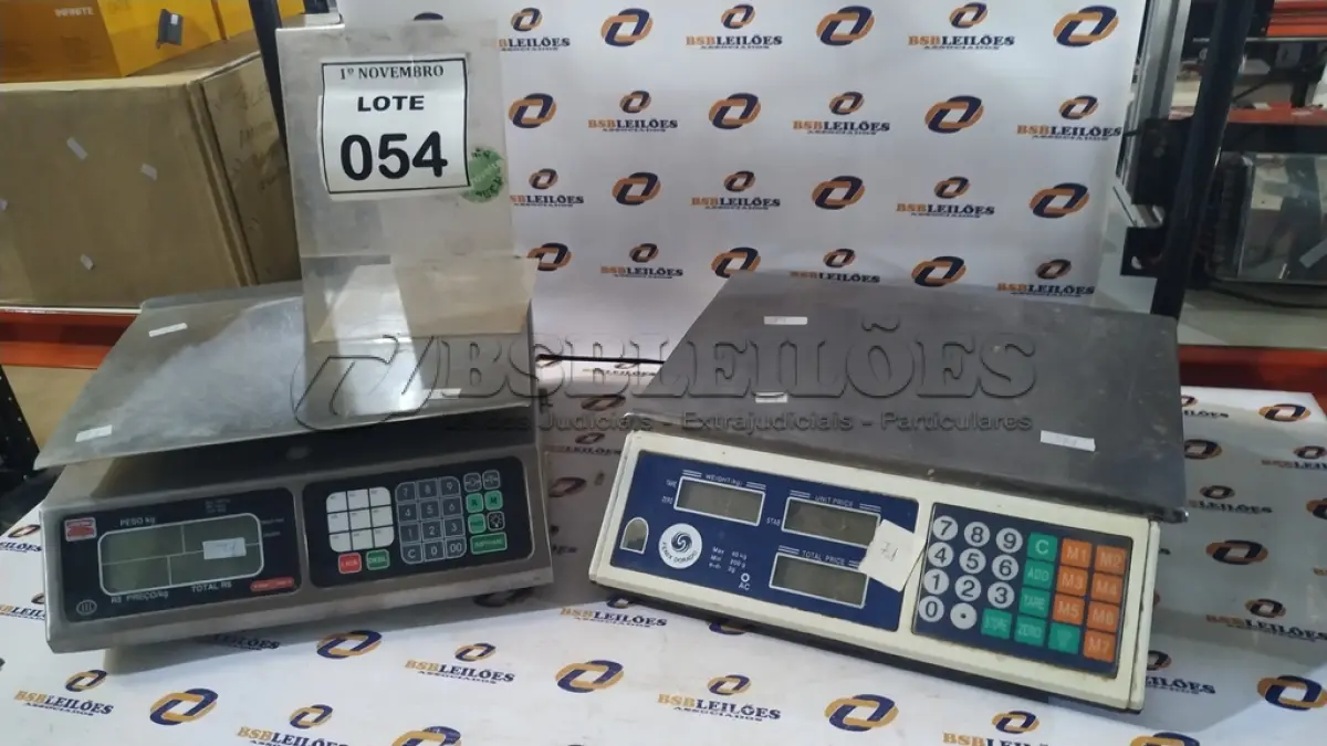 LOTE 054 - 02 BALANÇAS. (NO ESTADO) ATENÇÃO! FAZER A VISITAÇÃO ANTES DE ARREMATAR, NÃO SABEMOS SE FUNCIONA, LEILÃO NÃO TEM GARANTIA E NEM DEVOLUÇÃO, SUJEITO A POSSÍVEIS AVARIAS VISÍVEIS/OCULTAS E/OU AUSÊNCIA DE COMPONENTES.