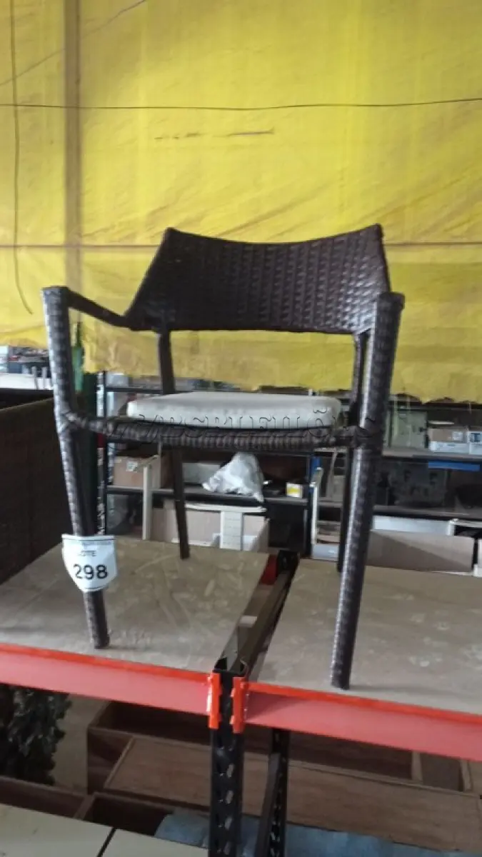 LOTE 298 - 01 CADEIRA DE JARDIM. (NO ESTADO EM QUE SE ENCONTRA. SUJEITO A AVARIAS OCULTAS/VISÍVEIS.) BH1647R