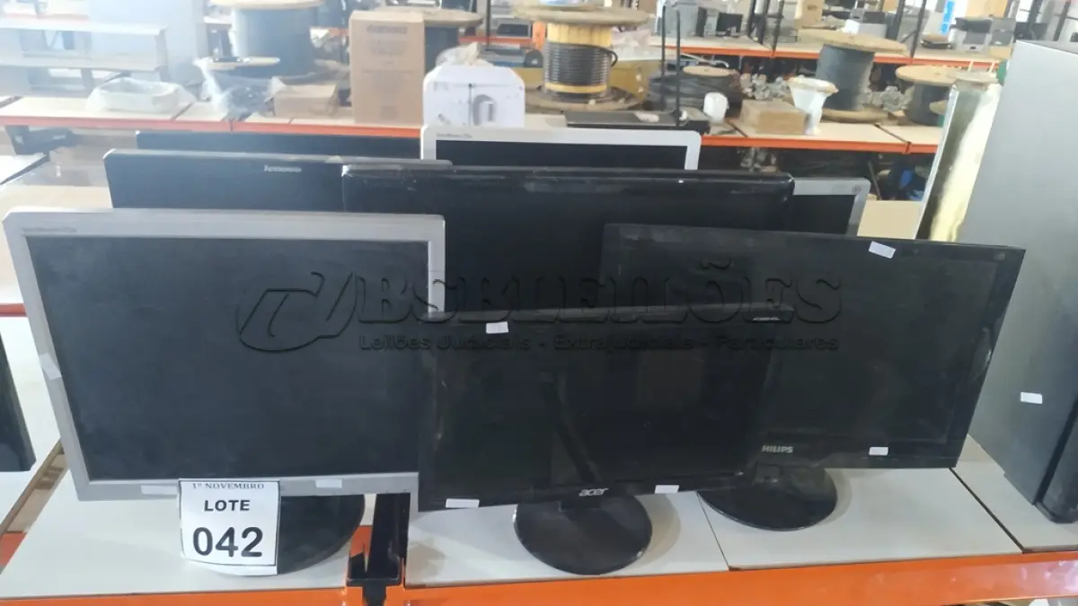 LOTE 042 - 01 LOTE COM VÁRIOS MONITORES LCD DE MARCAS E MODELOS DIVERSOS. (NO ESTADO) ATENÇÃO! FAZER A VISITAÇÃO ANTES DE ARREMATAR, NÃO SABEMOS SE FUNCIONA, LEILÃO NÃO TEM GARANTIA E NEM DEVOLUÇÃO, SUJEITO A POSSÍVEIS AVARIAS VISÍVEIS/OCULTAS E/OU AUSÊNCIA DE COMPONENTES.