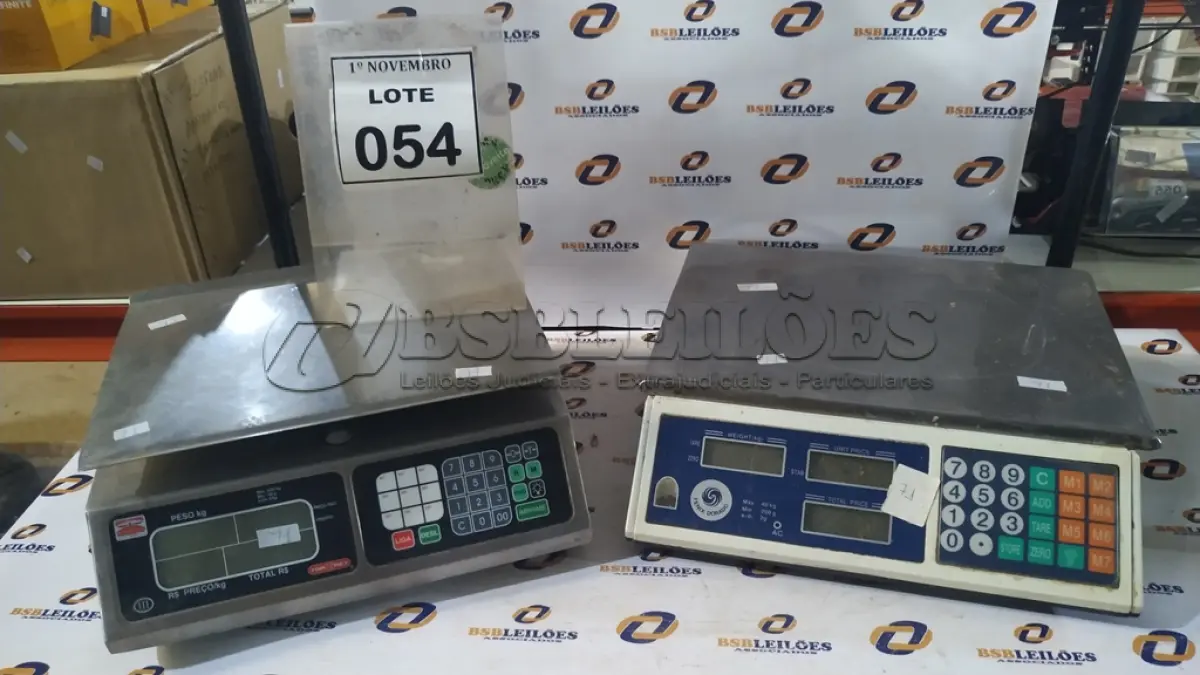 LOTE 054 - 02 BALANÇAS. (NO ESTADO) ATENÇÃO! FAZER A VISITAÇÃO ANTES DE ARREMATAR, NÃO SABEMOS SE FUNCIONA, LEILÃO NÃO TEM GARANTIA E NEM DEVOLUÇÃO, SUJEITO A POSSÍVEIS AVARIAS VISÍVEIS/OCULTAS E/OU AUSÊNCIA DE COMPONENTES.